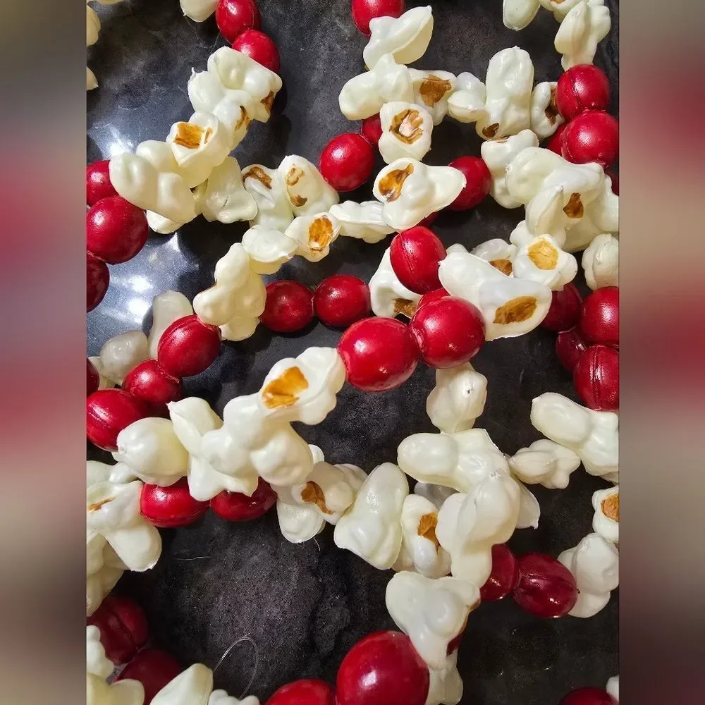 New 72-in Vintage Retro Style Faux Popcorn Red Berry Christmas Holiday Garland